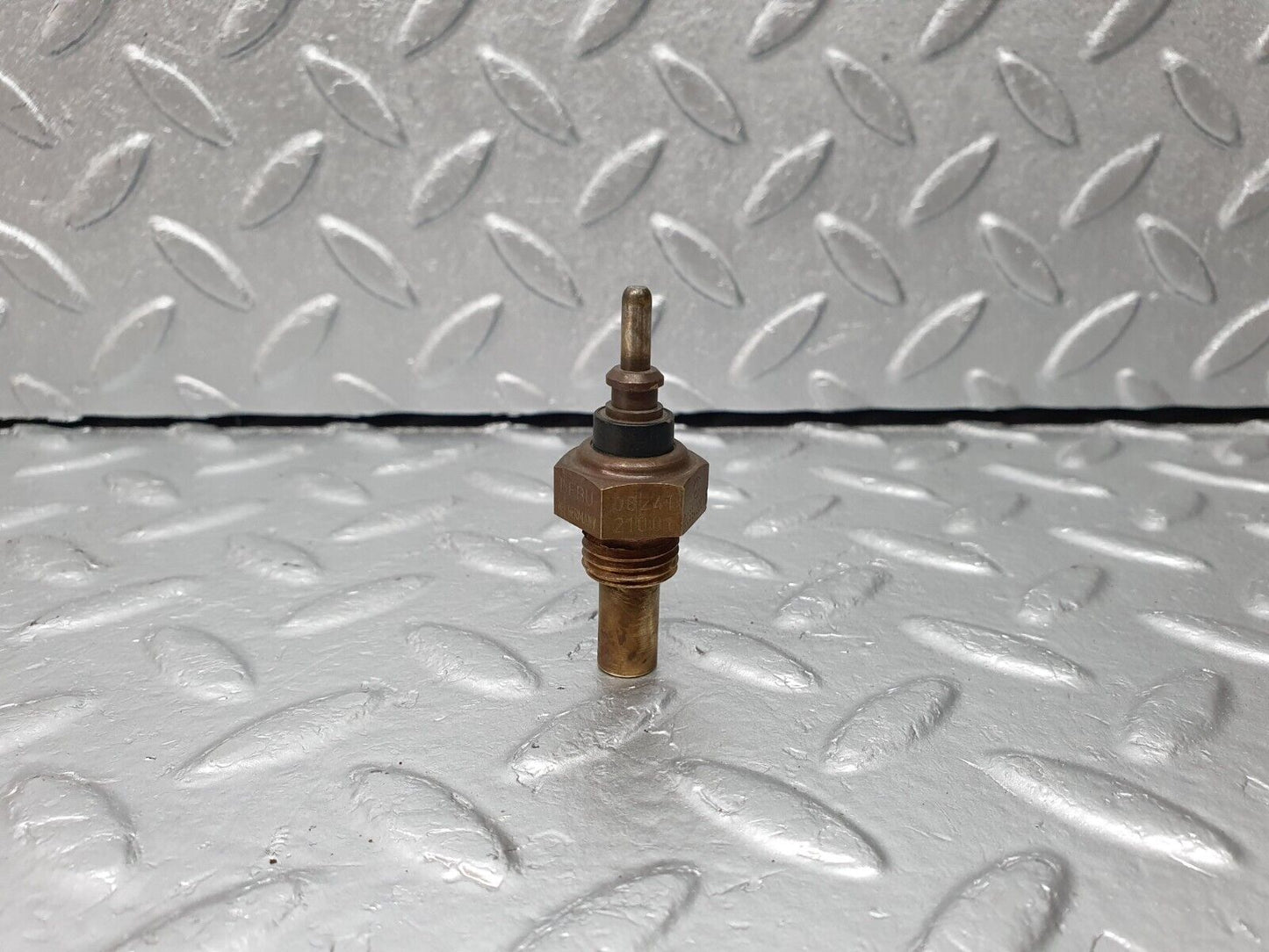 40860 Mercedes-Benz W123 300D Coolant Temperature Sensor Beru 0055422617