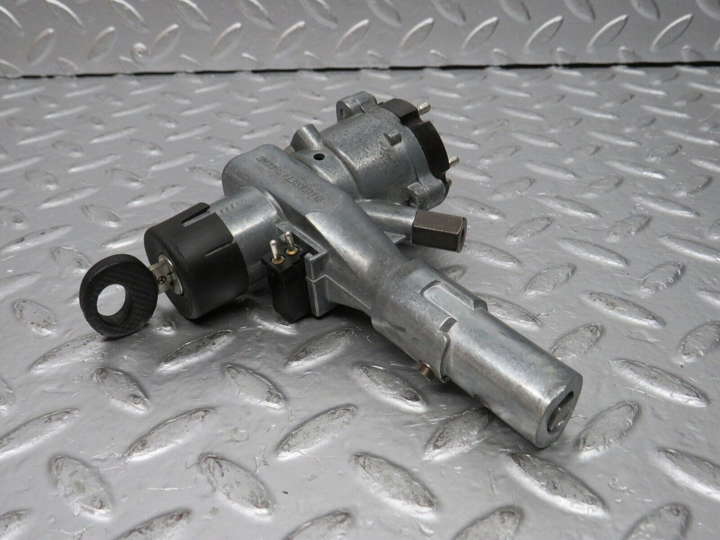 31073 Mercedes-Benz W123 200D Steering Lock Ignition Switch With Key