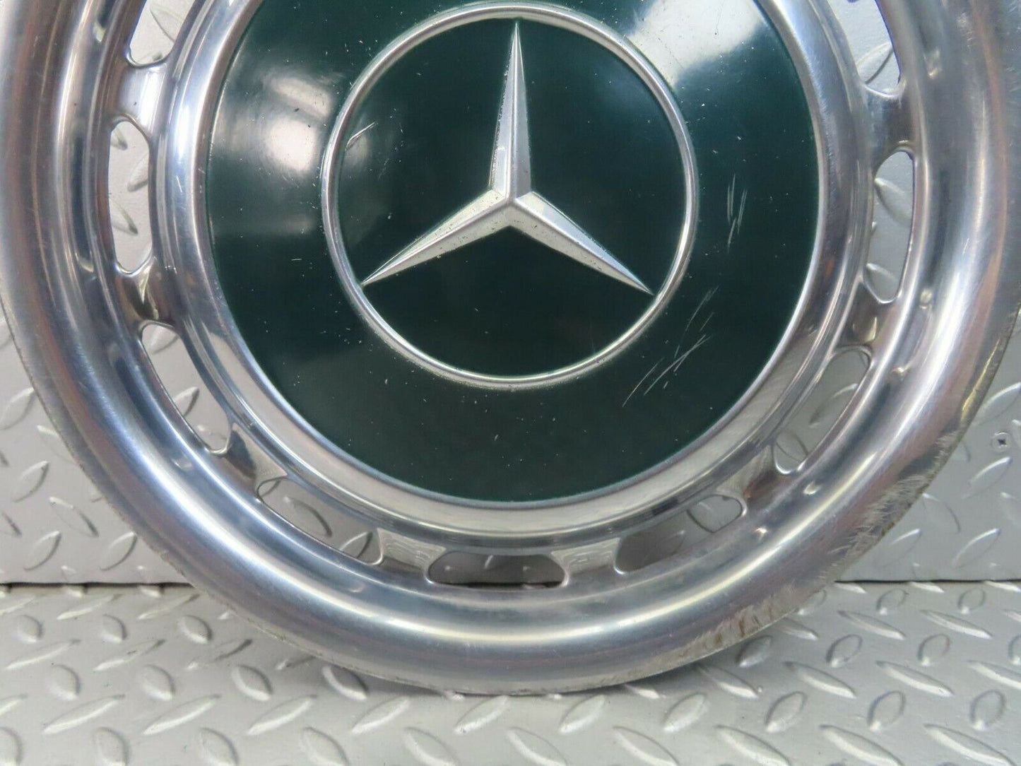 8417 Mercedes-Benz Vintage Wheel Trim Hub Cap 14