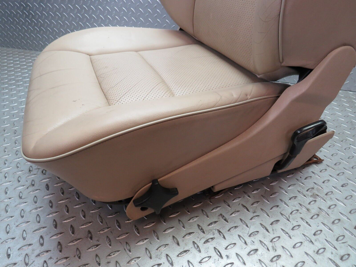 27712 Mercedes-Benz S124 300TE Wagon Front Left Passenger Seat Beige Leather