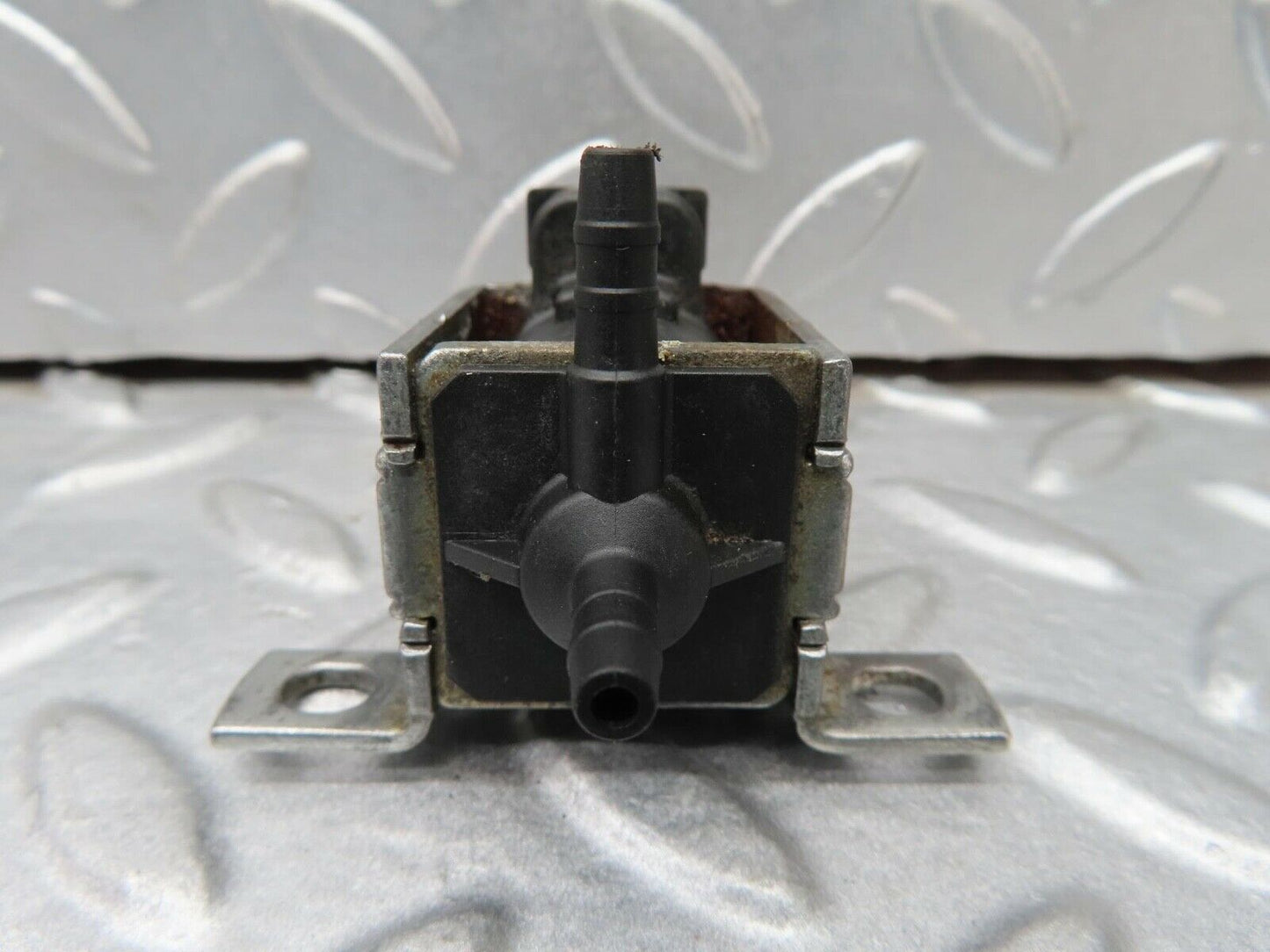 16502 Mercedes-Benz W124 260E Vacuum Control Valve 0015408697