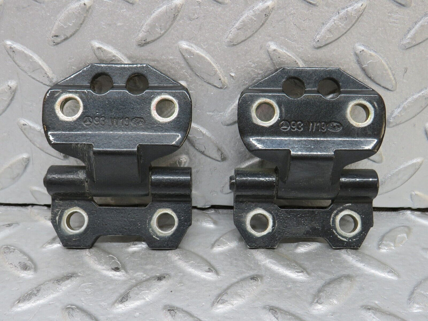 37737 Mercedes-Benz A124 320E Cabriolet Door Hinge Right Side
