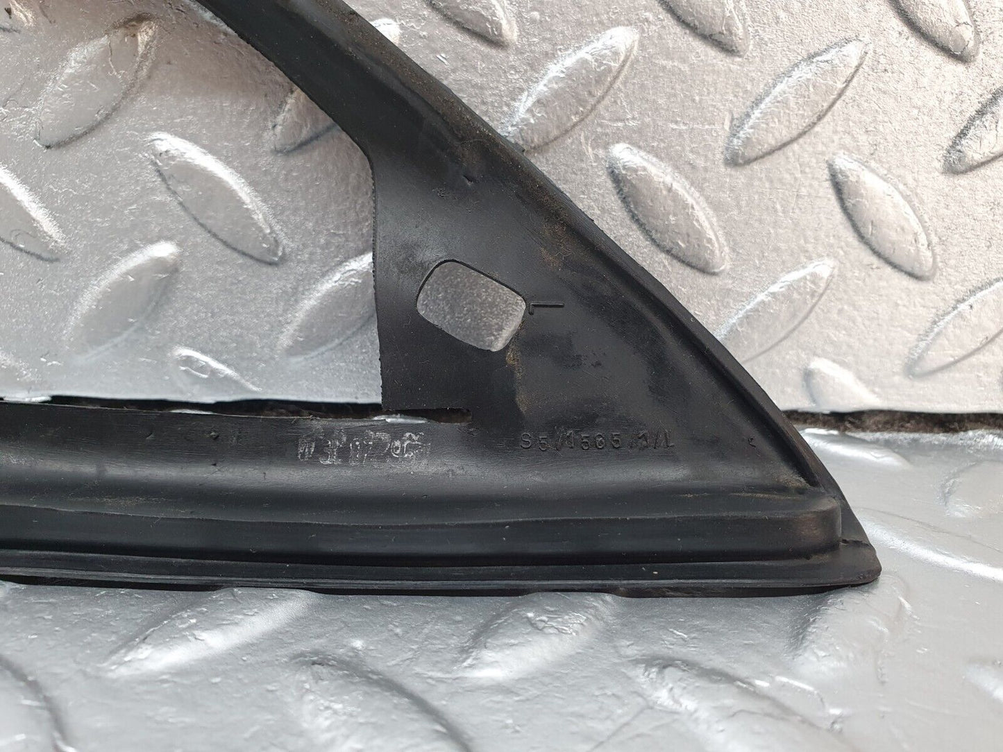 42543 Mercedes-Benz R129 320SL Coupe Left Wing Mirror Inner Rubber Seal