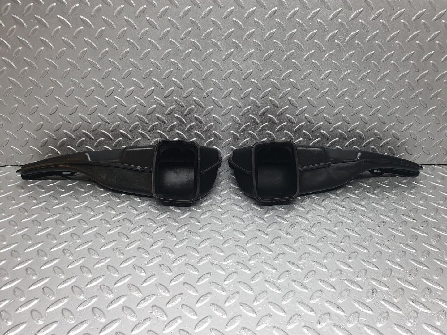 43494 Mercedes-Benz C126 380SEC Coupe Dashboard Air Vent Duct 2x 1268300219