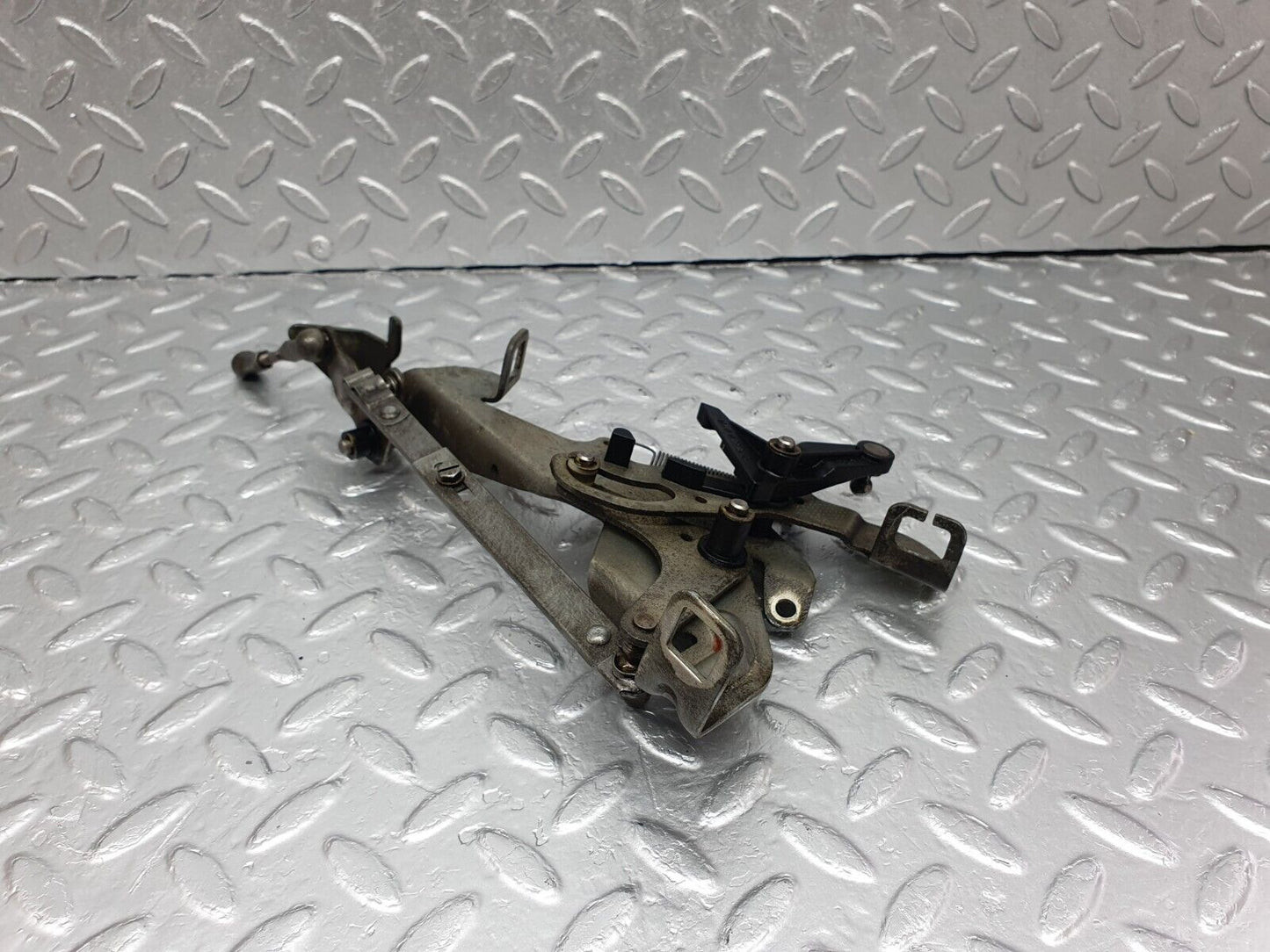 42864 Mercedes-Benz W201 190 Throttle Linkage 1040702321