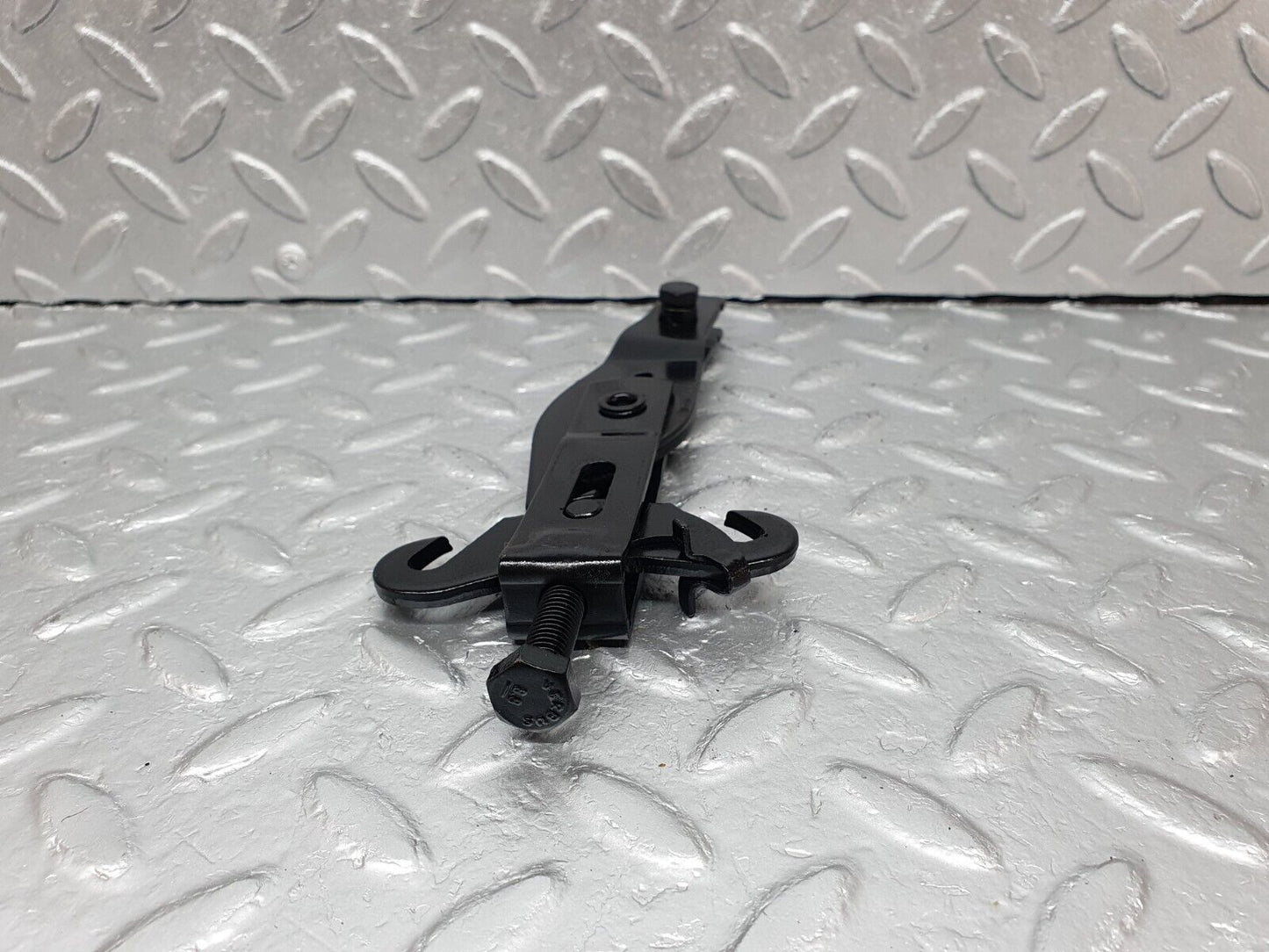 41504 Mercedes-Benz W124 200E Handbrake Adjusting Handbrake Regulator