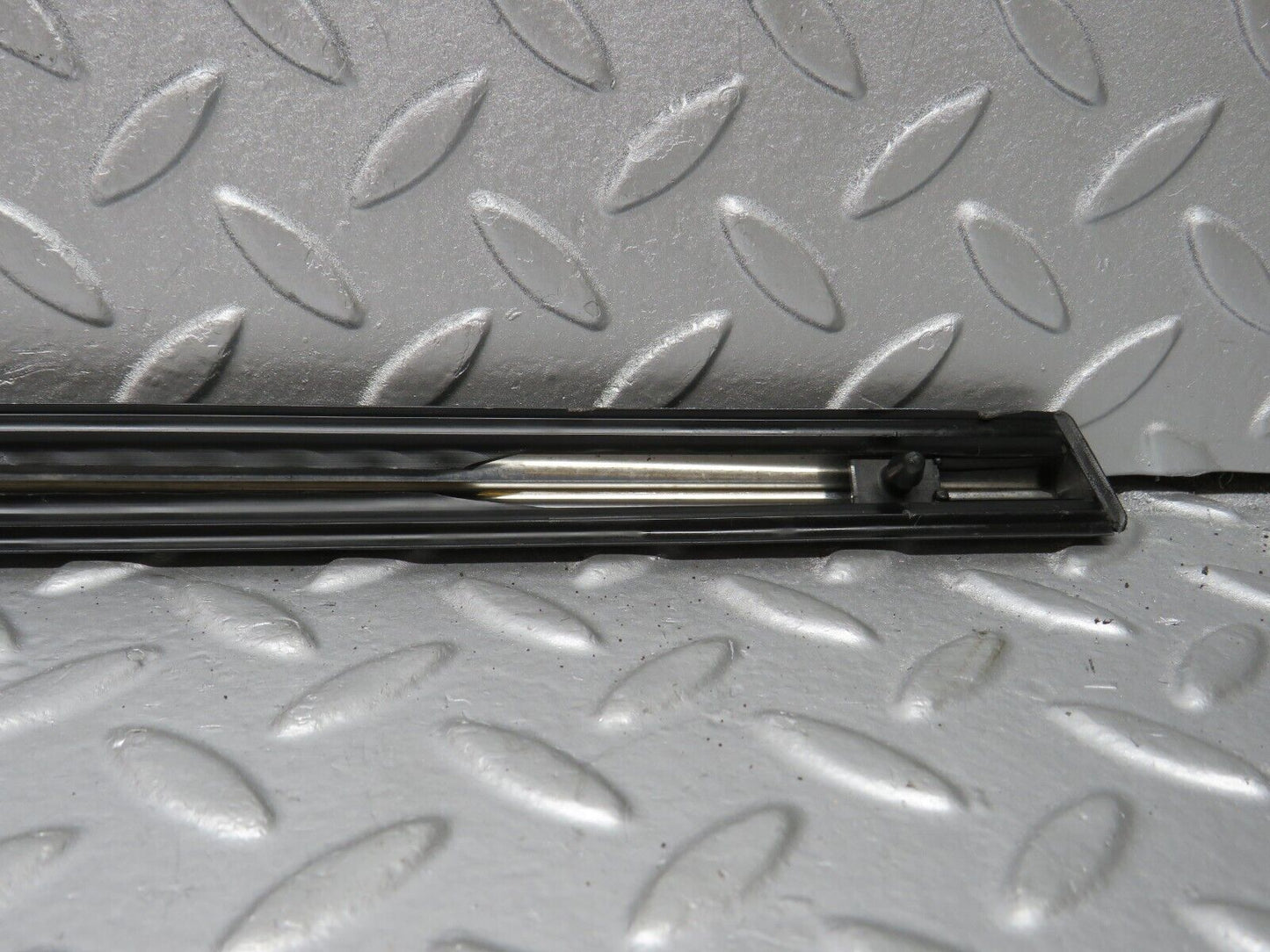 40641 Mercedes-Benz W123 300D Rear Left Door Centre Moulding Trim