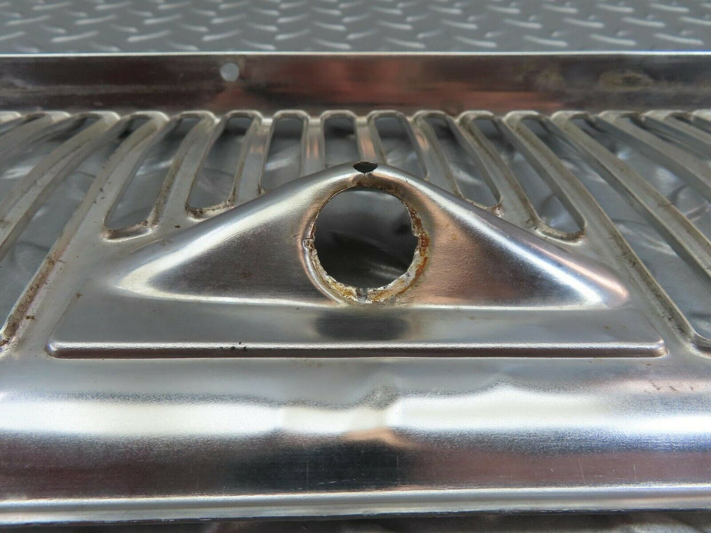 7385 Mercedes-Benz W116 450SE Air Intake Grill Chrome