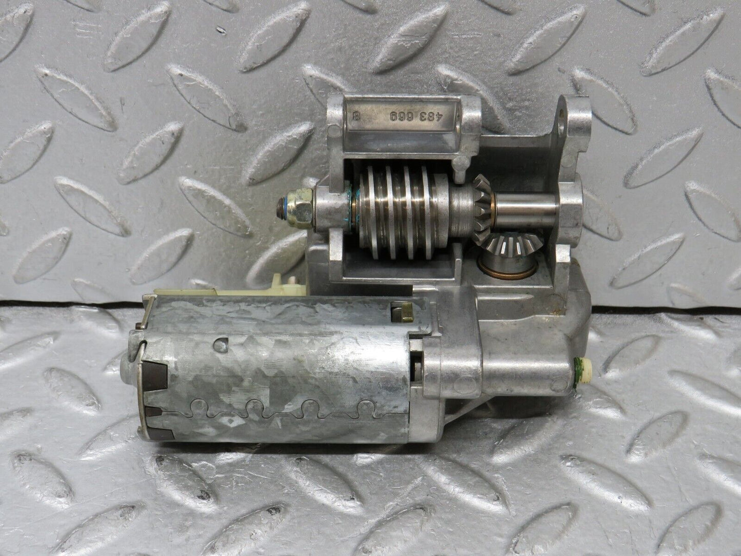 37989 Mercedes-Benz A124 320E Cabriolet Steering Column Adjustment Motor 1264600325