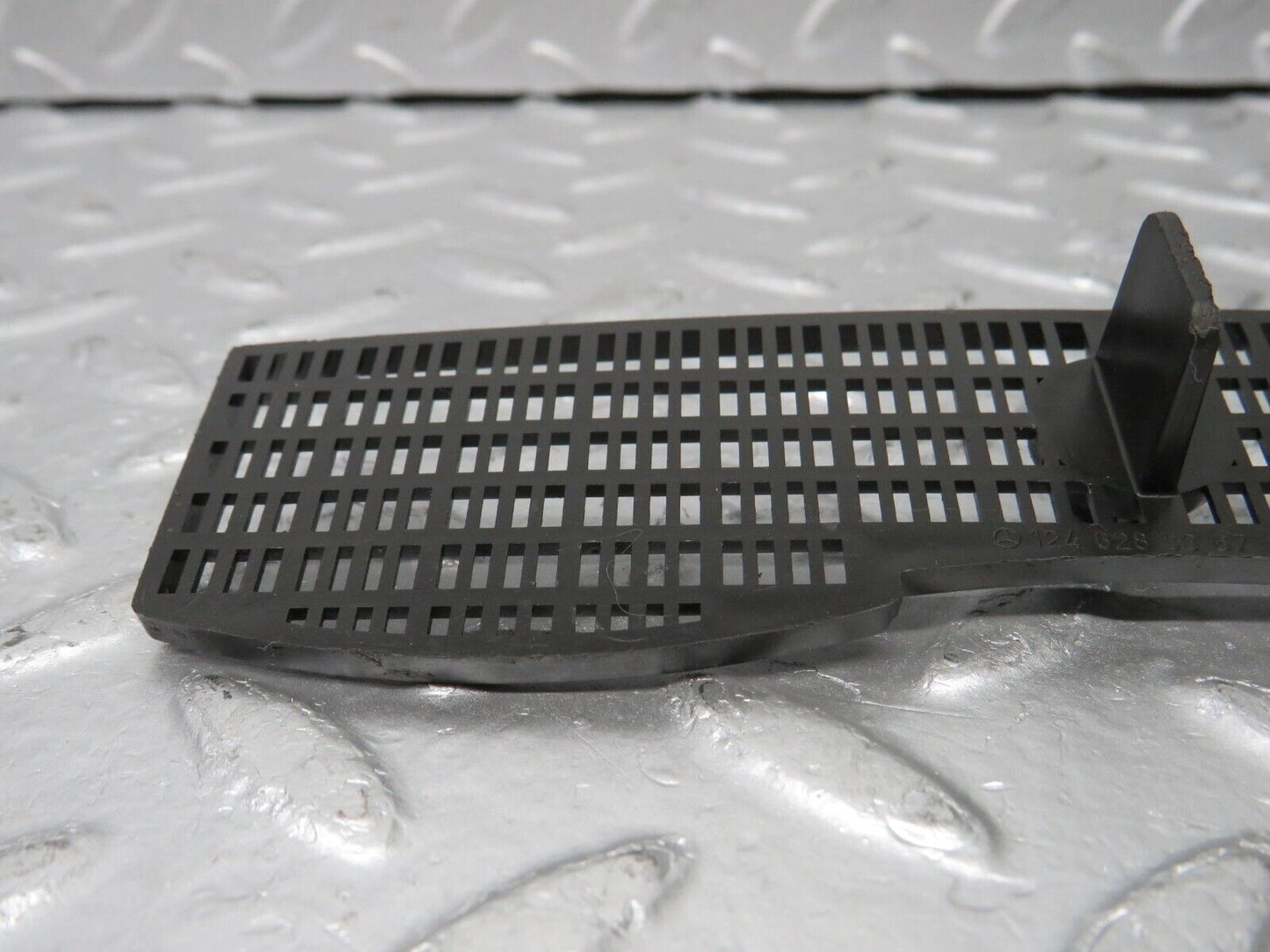 31523 Mercedes-Benz S124 220TE Wagon Windscreen Water Drain Grill 1246280067