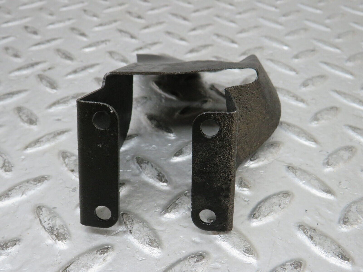 28487 Mercedes-Benz S123 240D Wagon Suspension Levelling Valve Bracket
