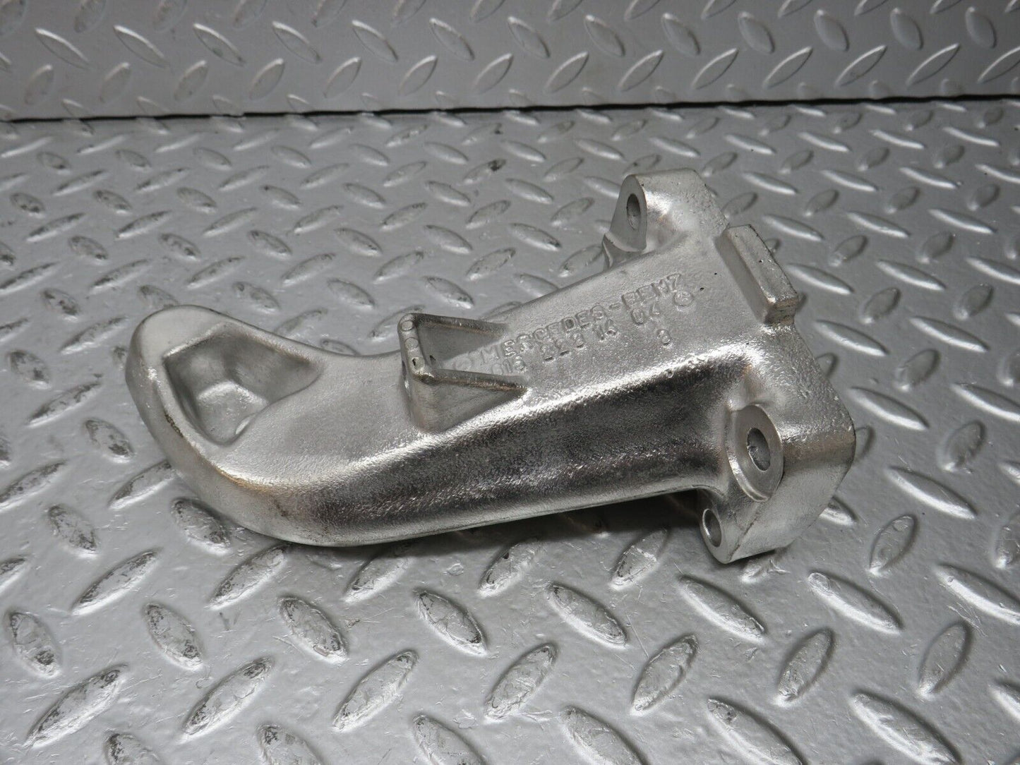 32888 Mercedes-Benz W123 300D Engine Mount Bracket Right Side 6152231404