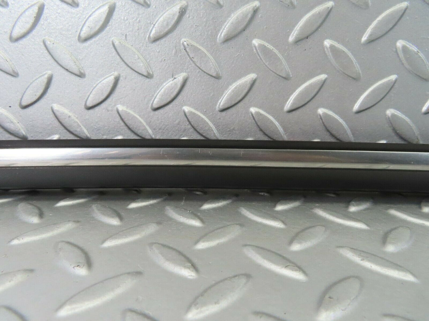 7252 Mercedes-Benz W116 450SE Centre Door Chrome Trim Front Right