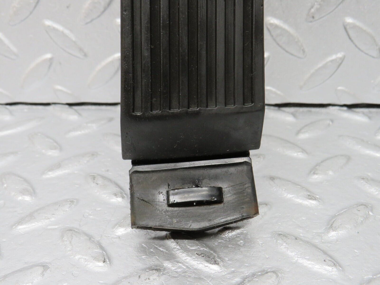 39146 Mercedes-Benz R107 500SL Coupe Accelerator Pedal With Rubber 1233010082