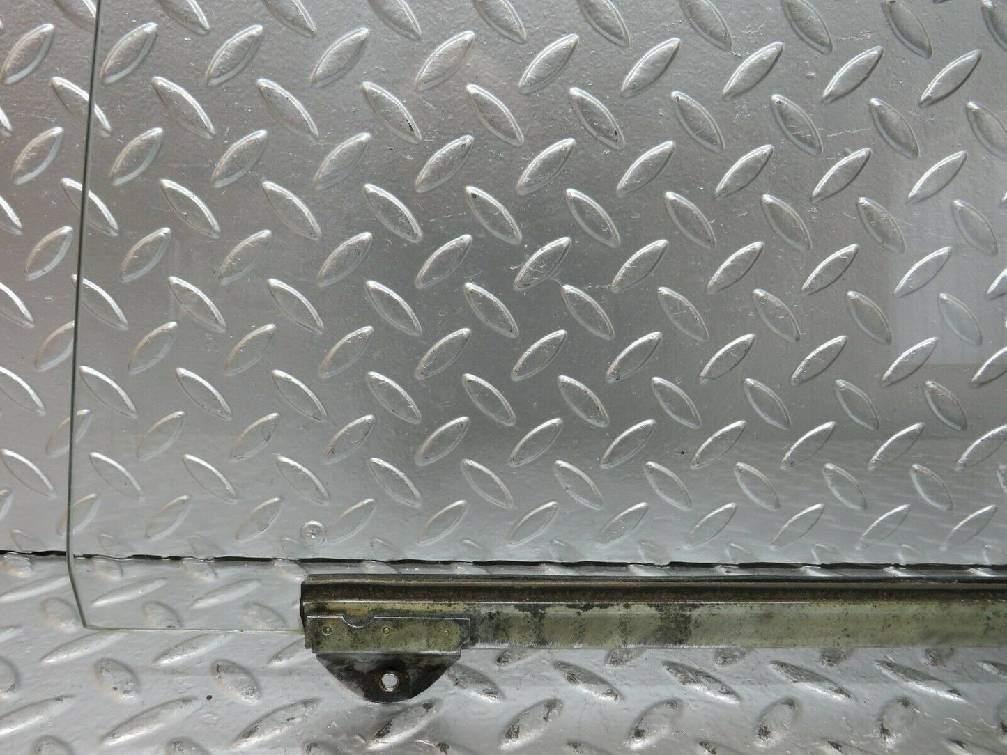 23652 Mercedes-Benz W114 280E Front Left Door Window Glass