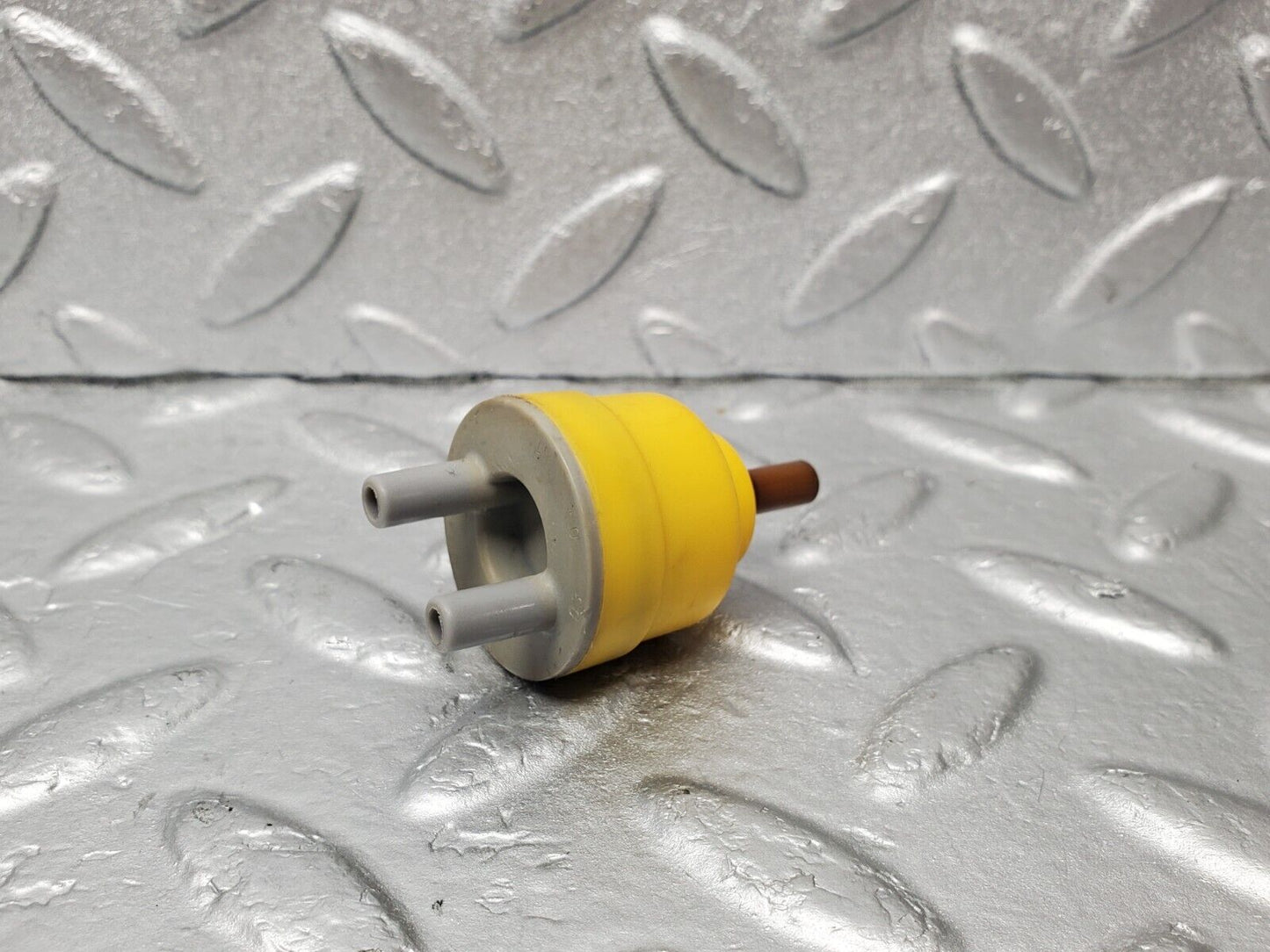 46670 Mercedes-Benz C123 280CE Coupe Vacuum Check Valve 1238000278