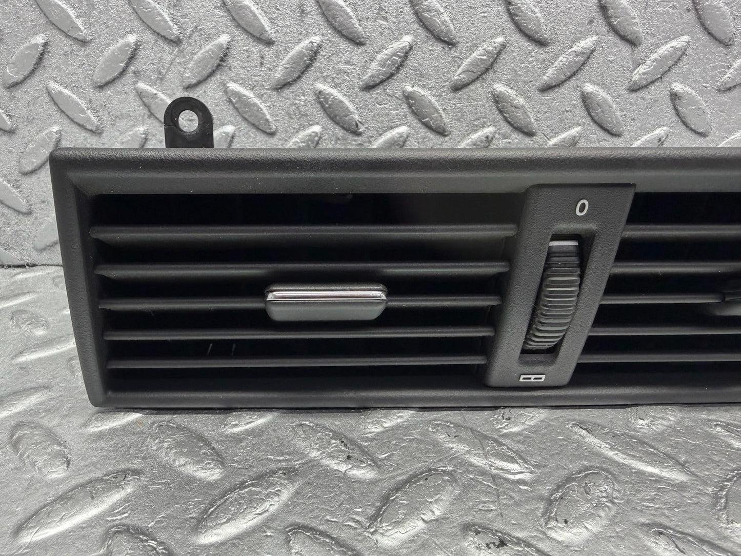 W202 dashboard centre air vent used OEM