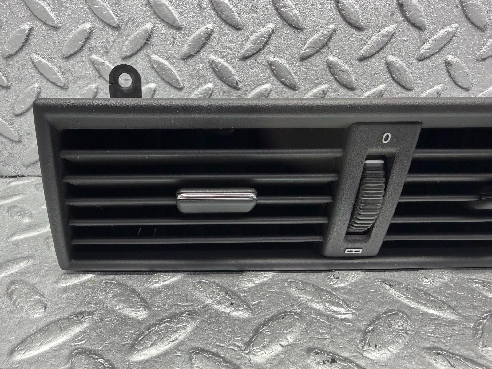 W202 dashboard centre air vent used OEM