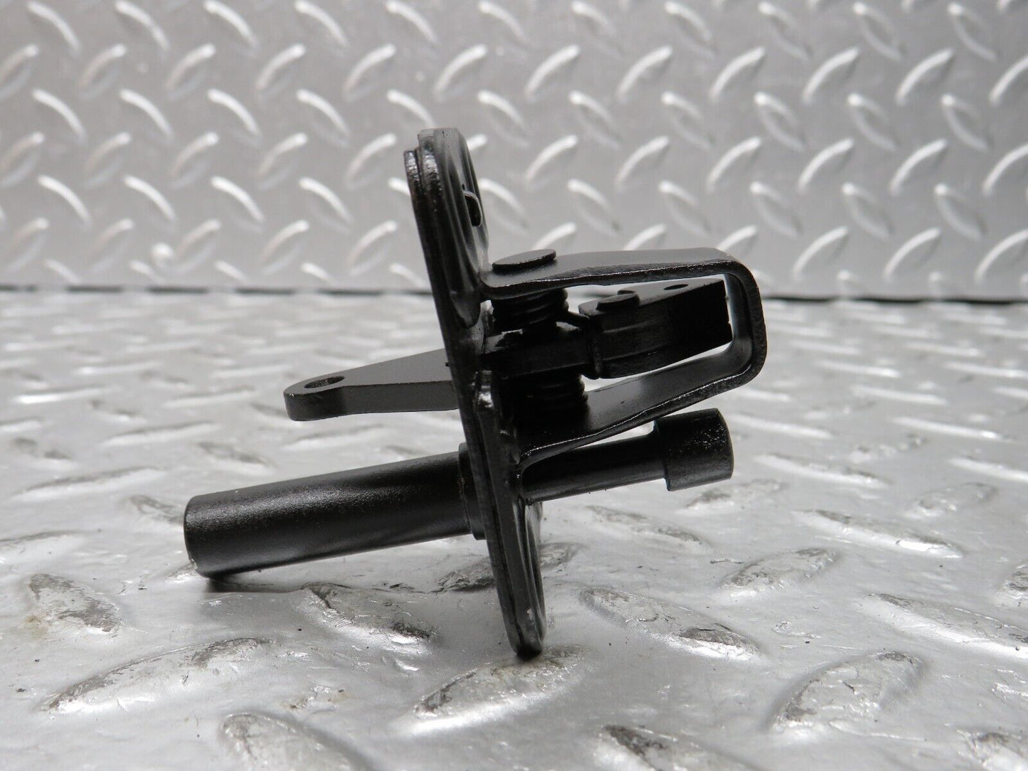 31995 Mercedes-Benz W123 230E Bonnet Lock Latch