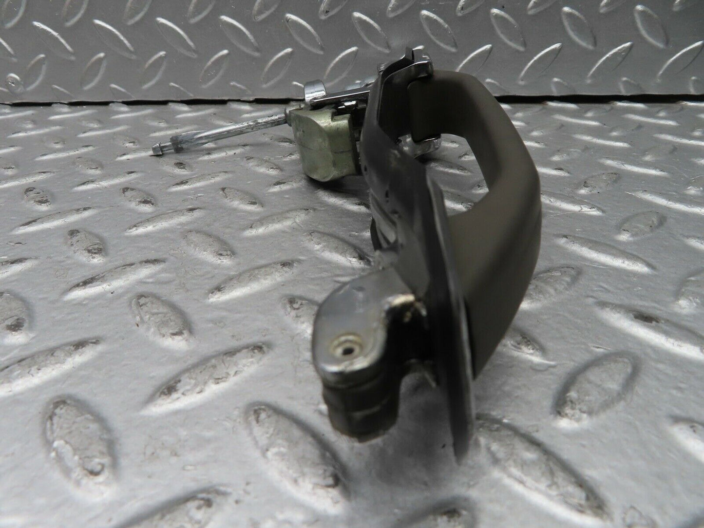 21538 Mercedes-Benz W126 300SE Front Right Exterior Door Handle No Key
