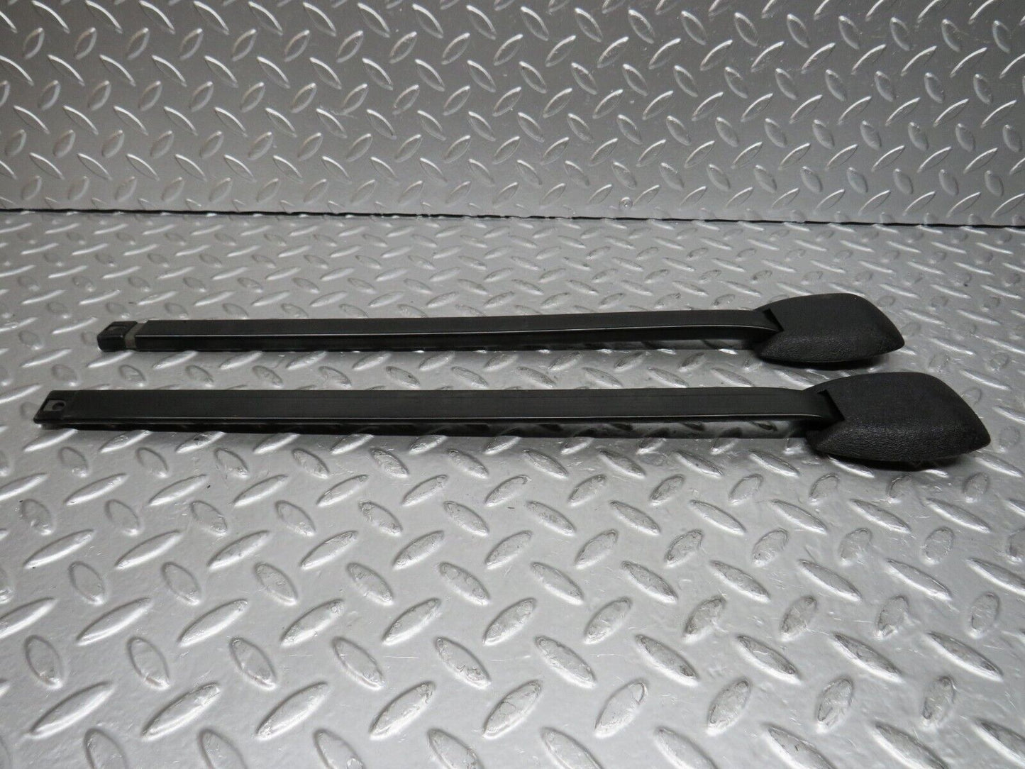29401 Mercedes-Benz W124 230E Seat Belt Runner Pair 2019190920