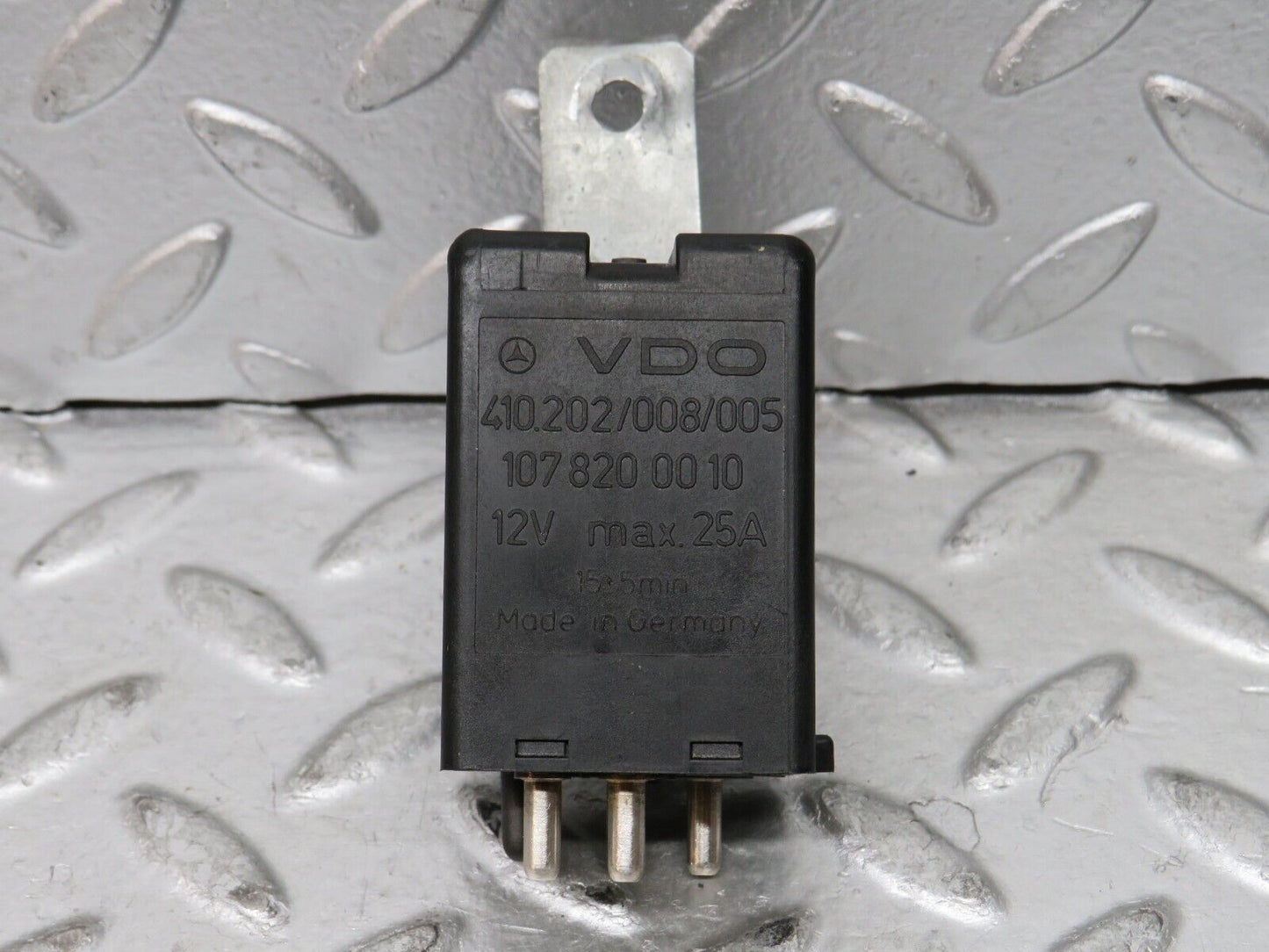 28669 Mercedes-Benz W123 230E Rear Heated Window Relay 1078200010