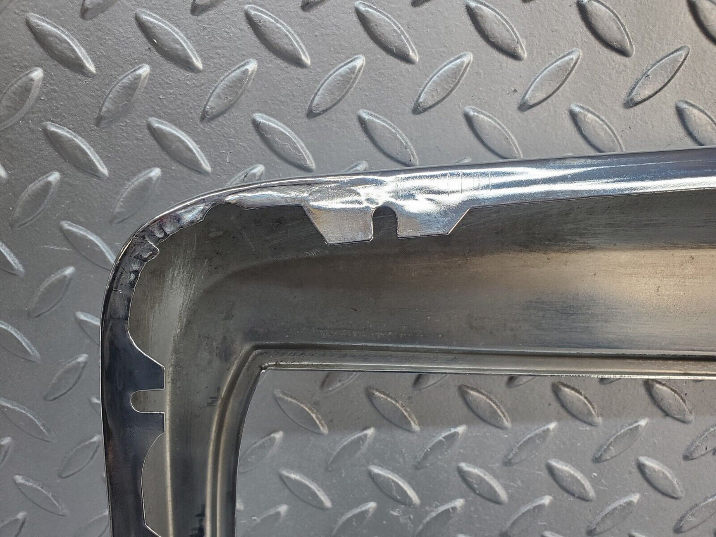 45724 Mercedes-Benz W126 420SE Bonnet Grill Chrome Frame