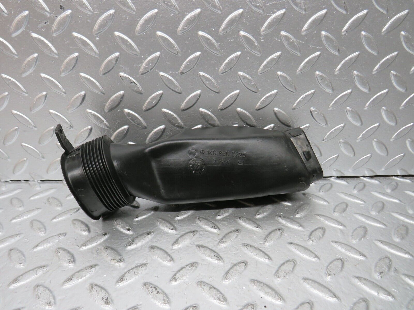 24901 Mercedes-Benz W140 S320 Air Intake Hose Pipe 1408300225