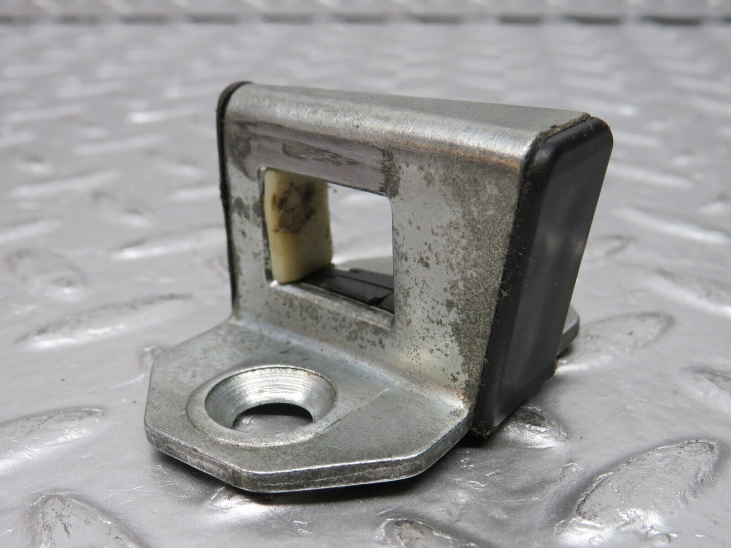 31459 Mercedes-Benz S124 220TE Wagon Door Lock Latch