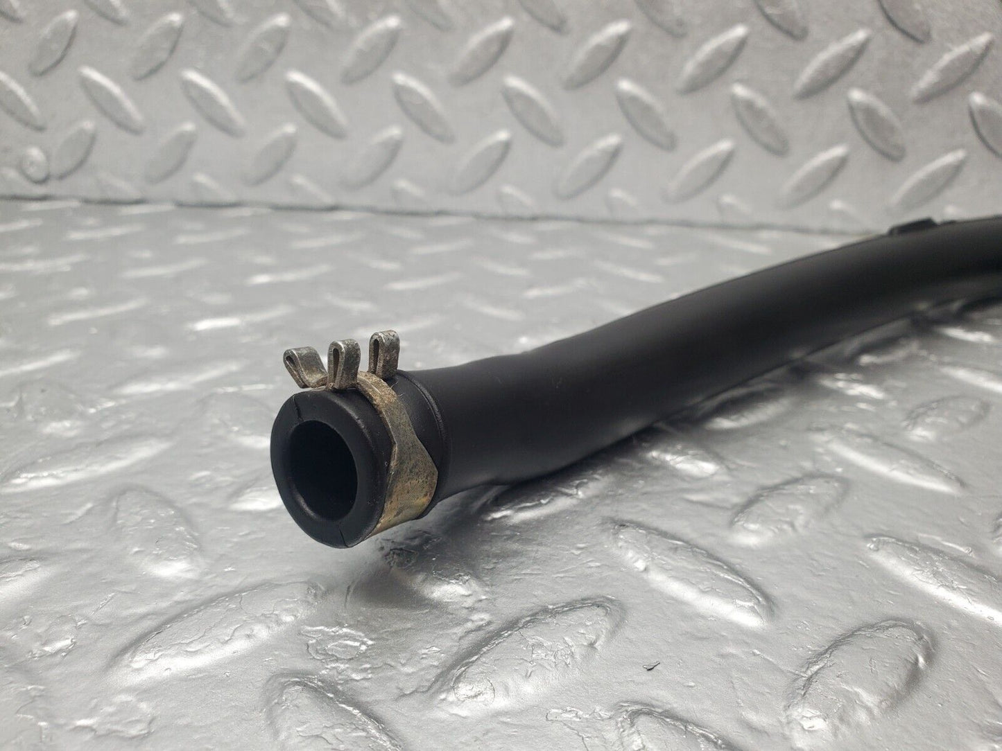 46208 Mercedes-Benz W124 280E Crankcase Breather Hose Pipe 2X 1040943582 1040943682