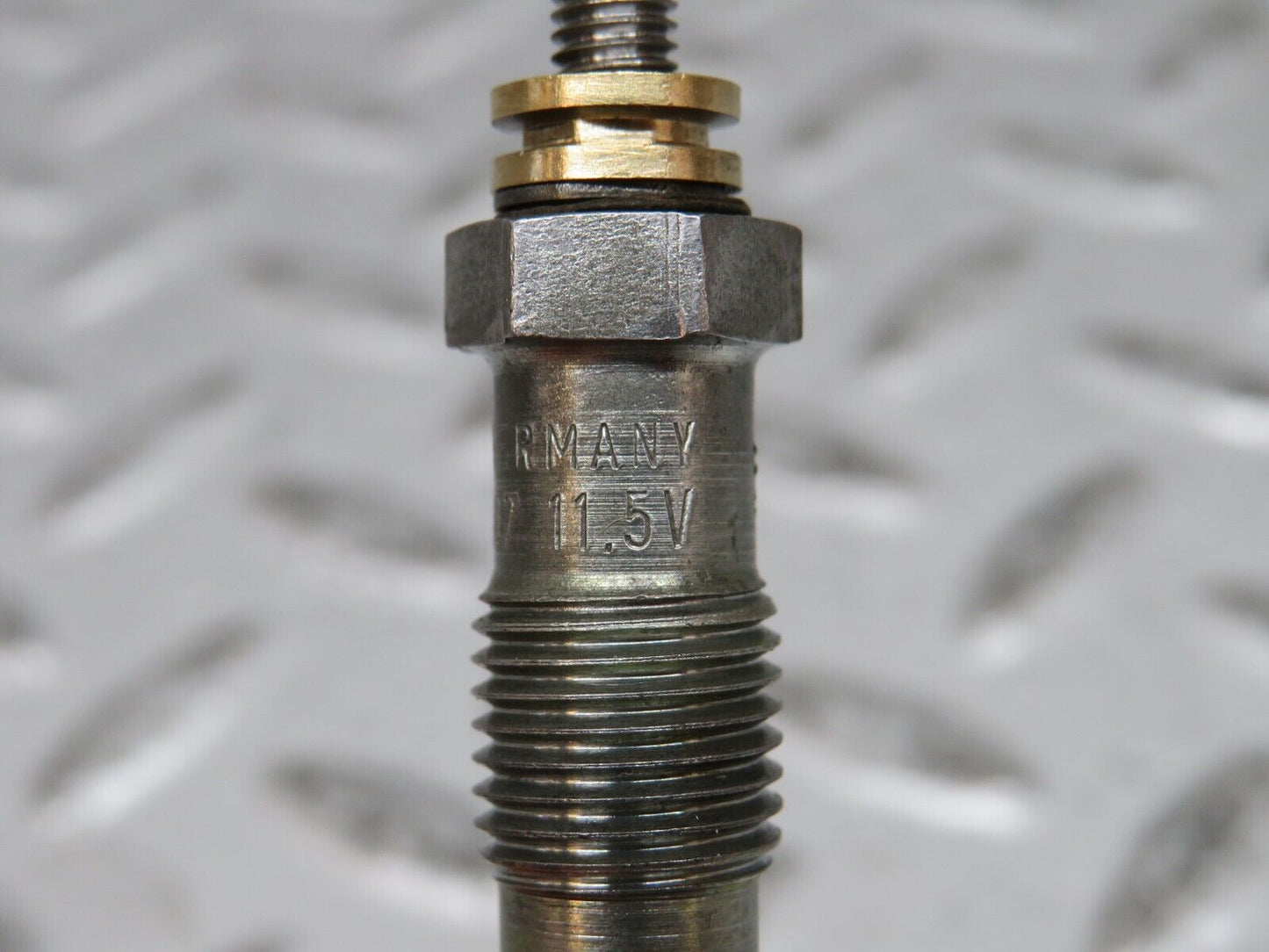 28500 Mercedes-Benz S123 240D Wagon Glow Plug Beru 0100221107