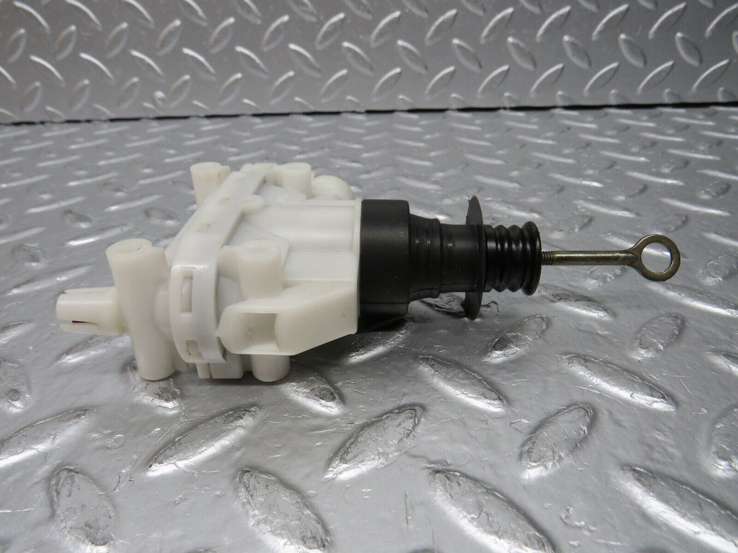 31396 Mercedes-Benz S124 220TE Door Lock Vacuum Actuator Hella Front Left