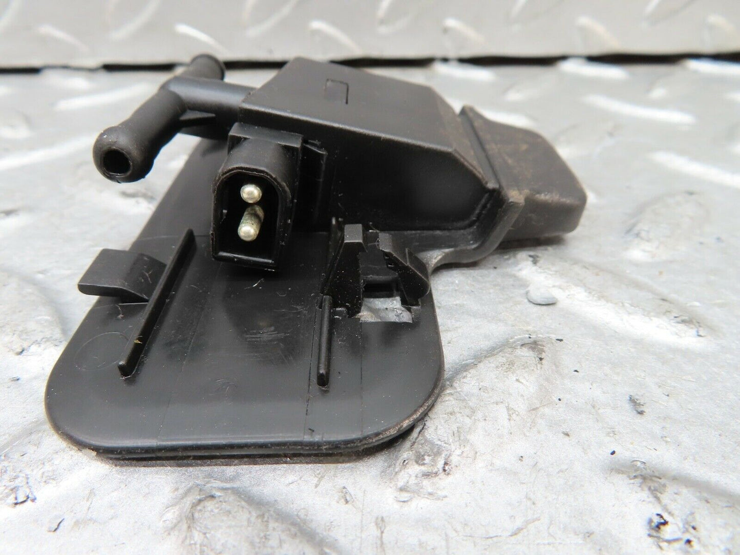 19615 Mercedes-Benz C140 CL420 Coupe Windshield Washer Nozzle 2108601847