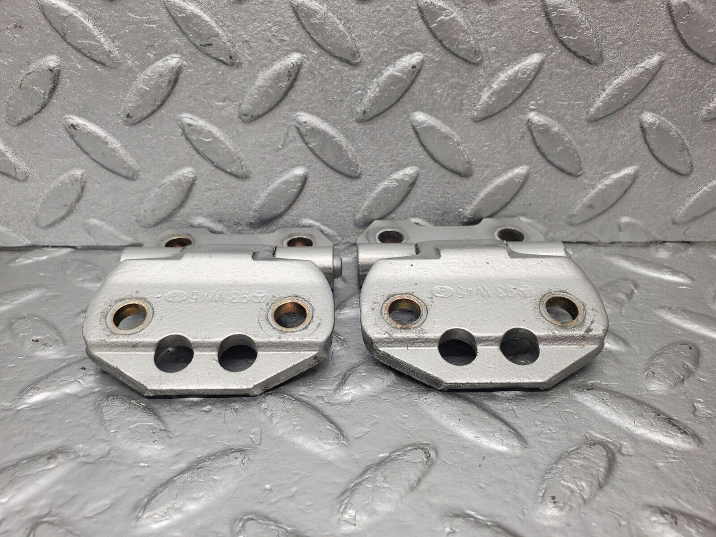 46144 Mercedes-Benz W124 Door Hinge Left Side