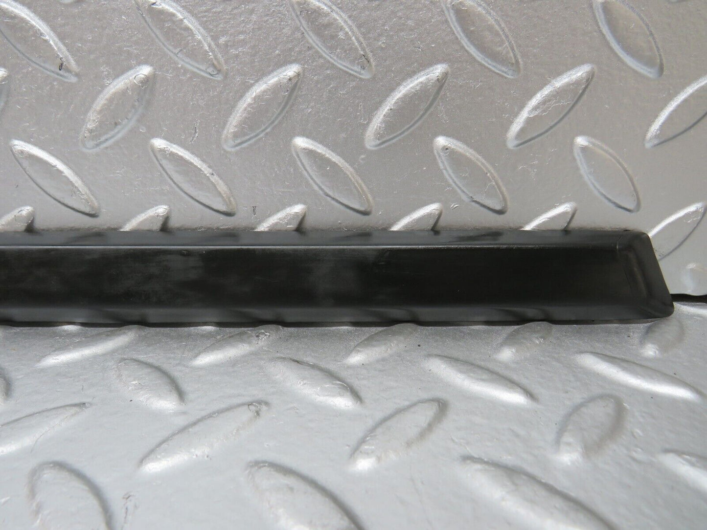 30790 Mercedes-Benz W201 190E 2.0L Rear Right Fender Wing Centre Moulding Trim