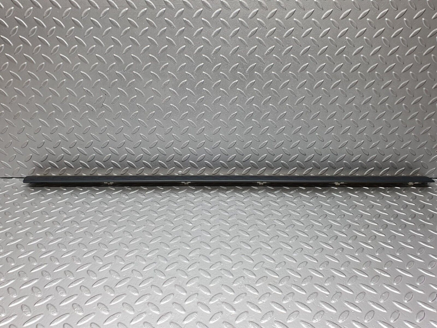 41804 Mercedes-Benz W202 C200 Front Right Door Centre Moulding Trim 2026909462