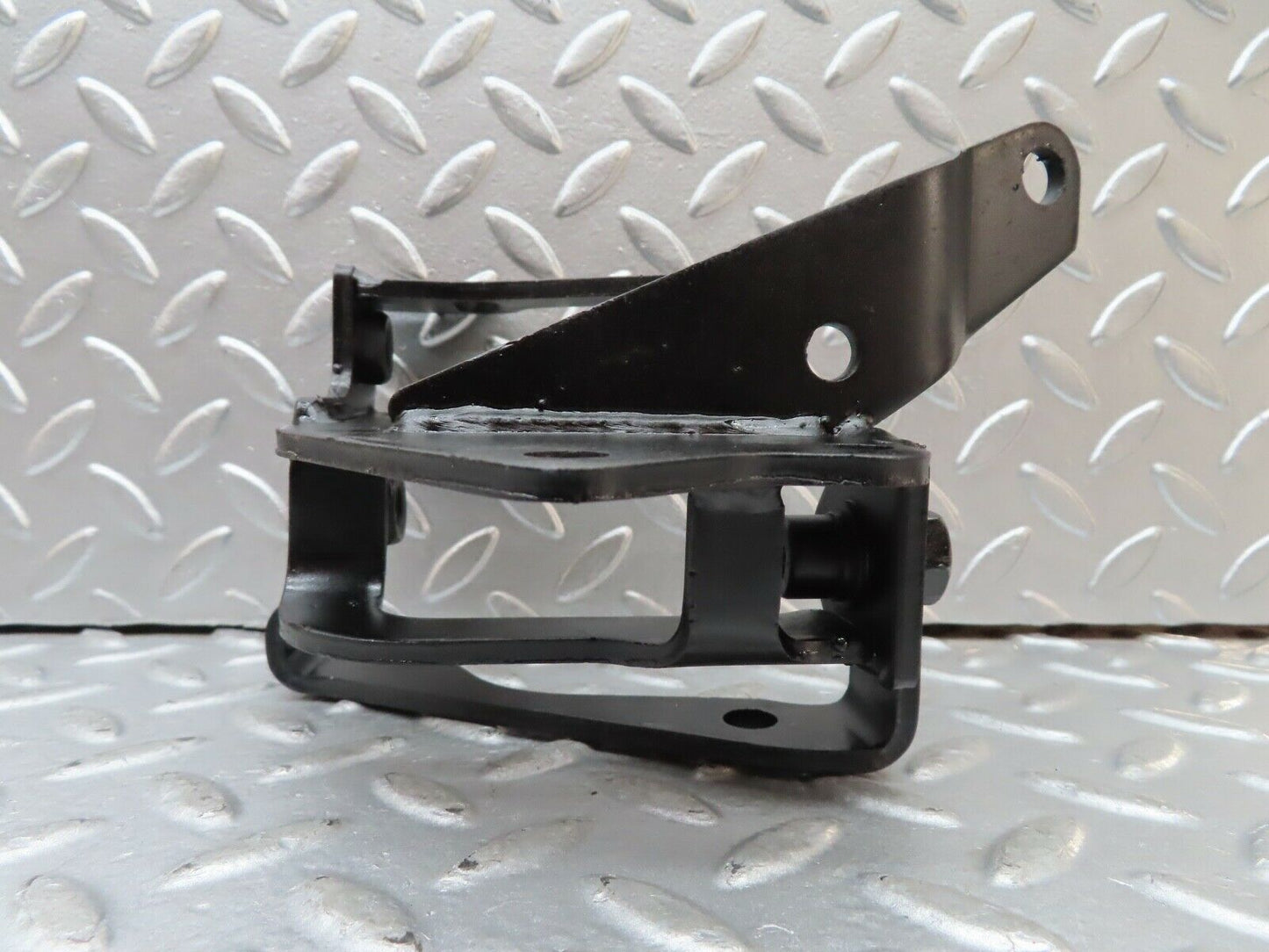 20361 Mercedes-Benz W114 280CE Coupe Power Steering Pump Bracket