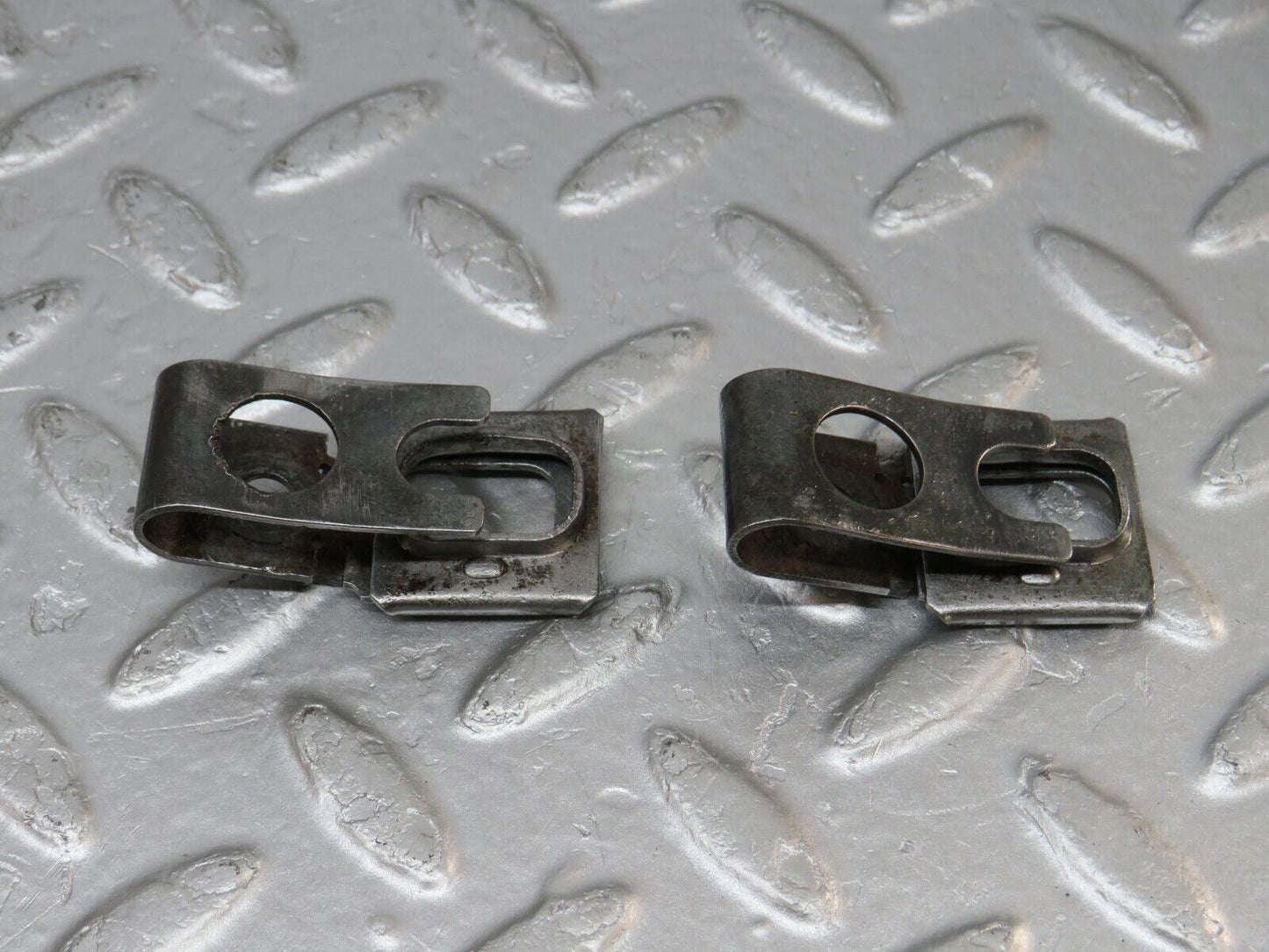 34481 Mercedes-Benz C126 380SEC Coupe Fuel Injector Bracket