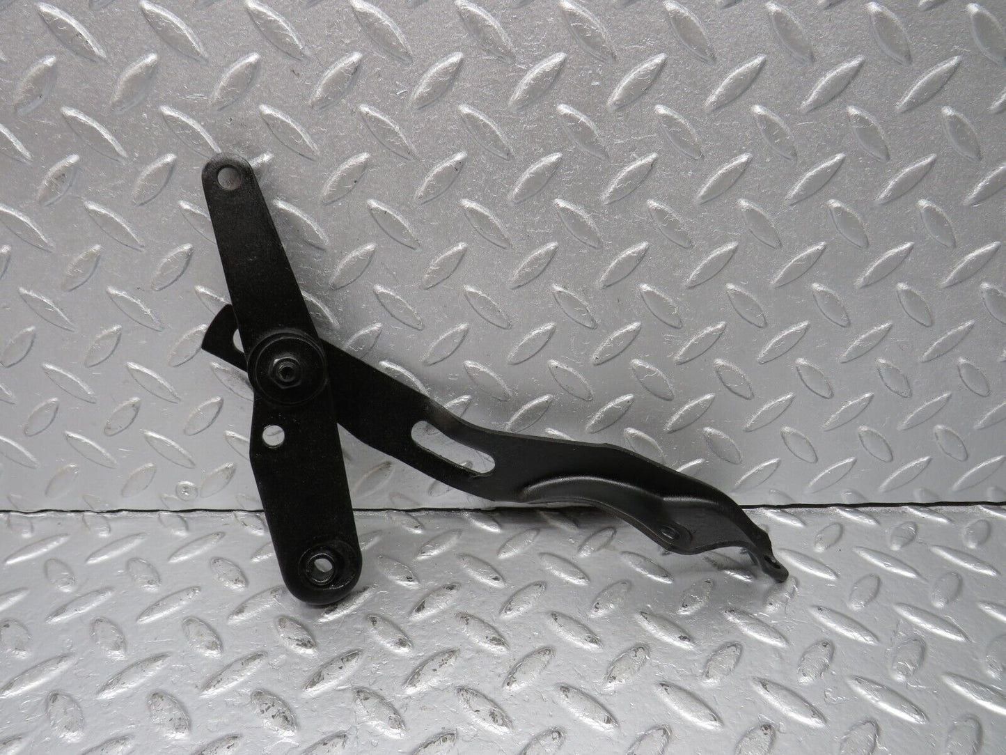 40541 Mercedes-Benz W123 300D Exhaust Bracket