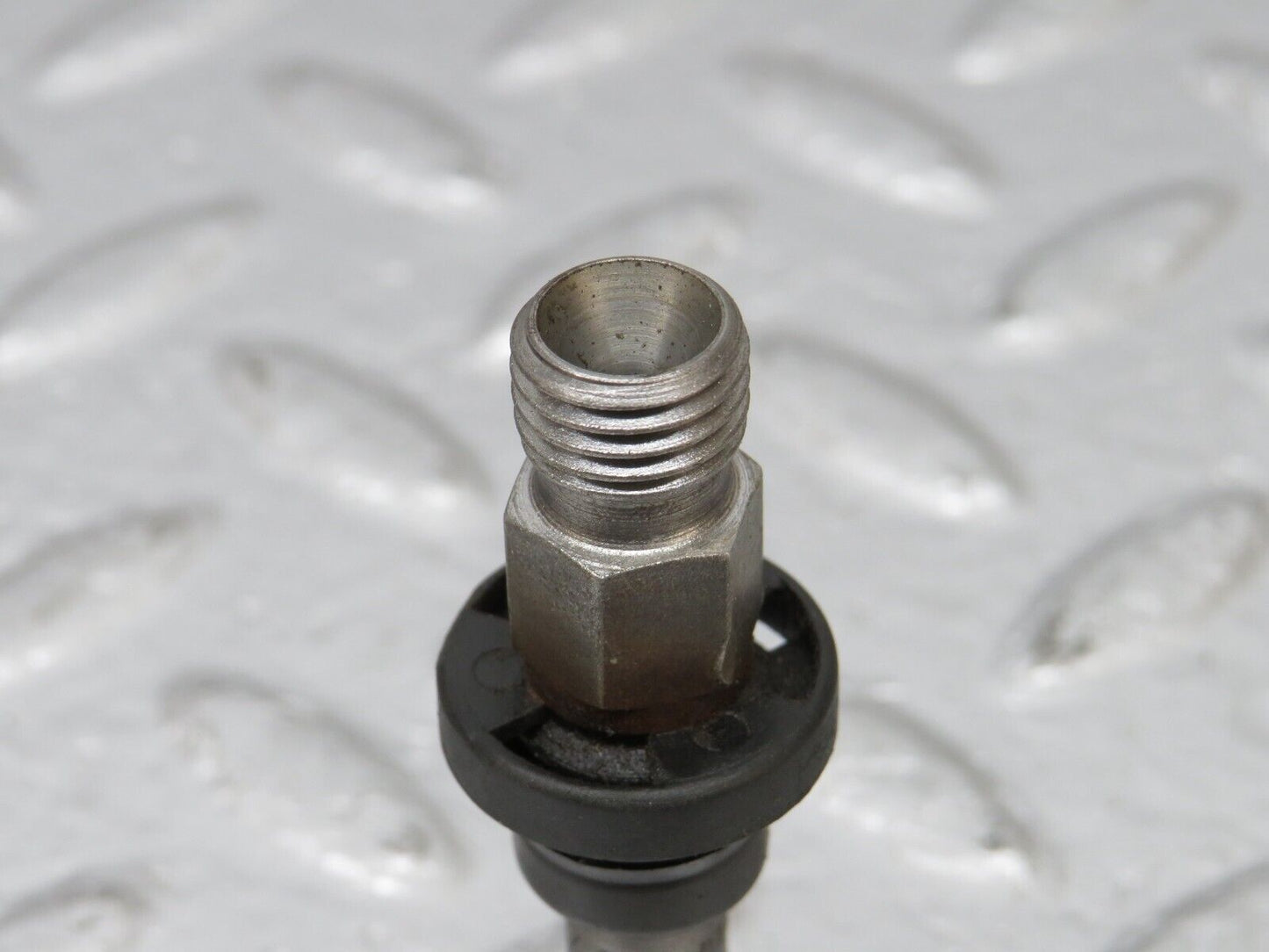 34129 Mercedes-Benz W124 260E Fuel Injector Bosch 0437502010