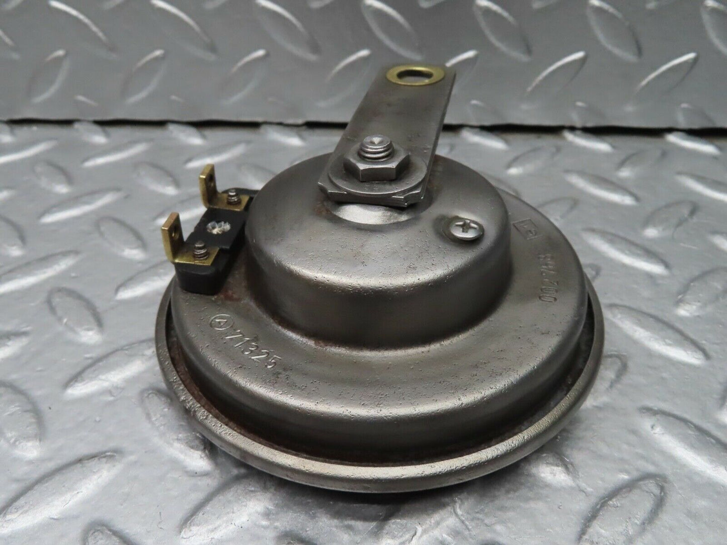 20637 Mercedes-Benz R107 450SL Horn Hella 002768