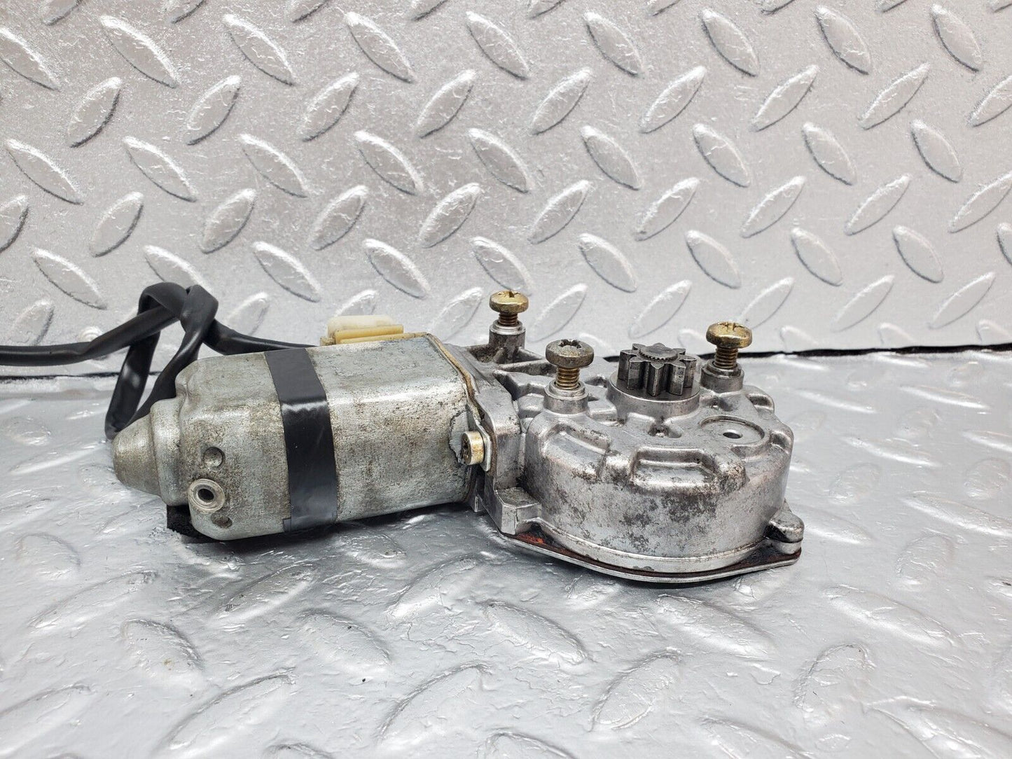 45760 Mercedes-Benz W126 420SE Front Right Window Regulator Motor 0130821182