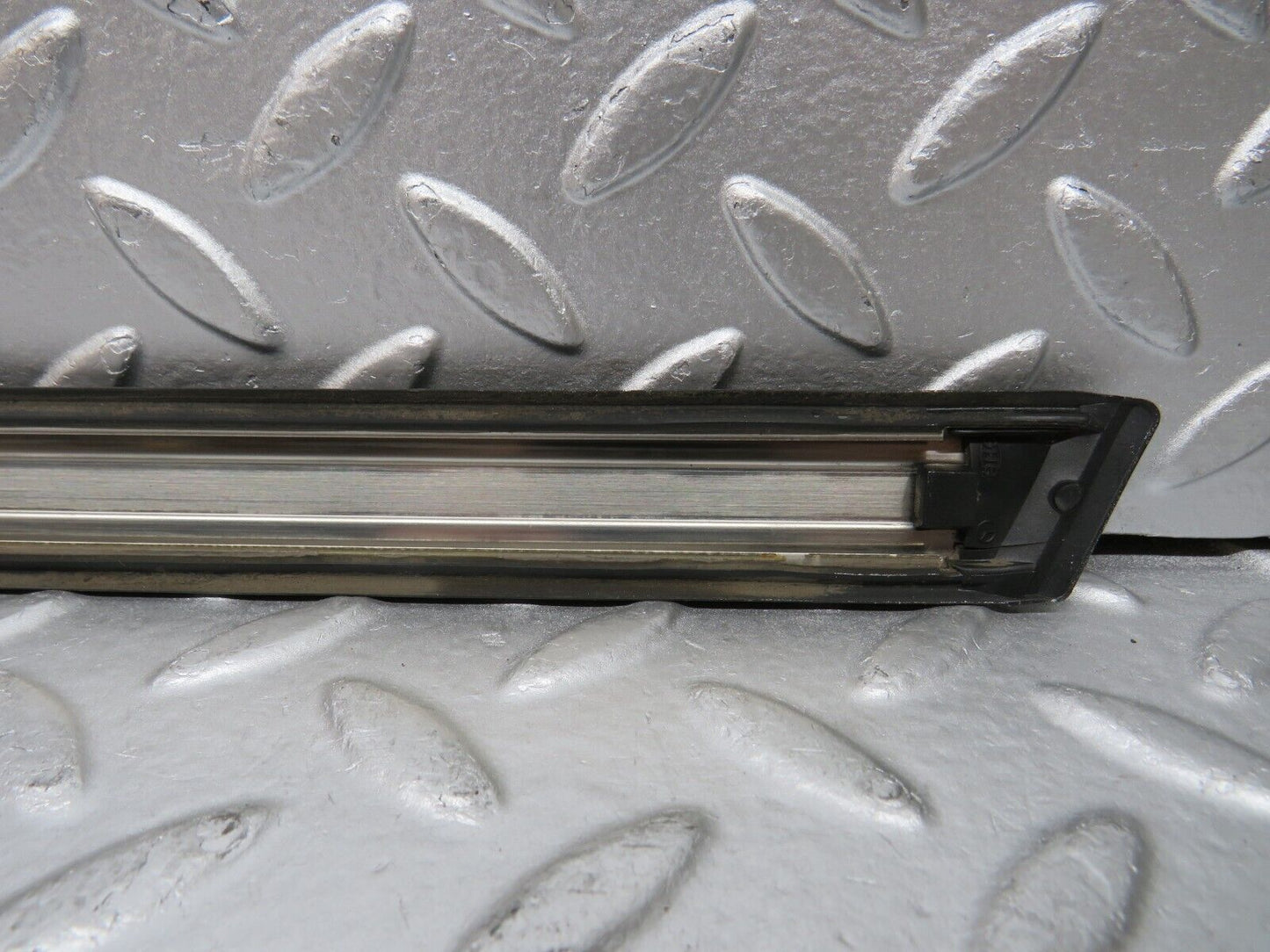 30782 Mercedes-Benz W201 190E 2.0L Front Left Fender Wing Centre Moulding Trim