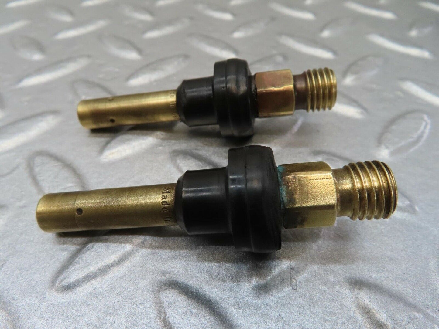 15937 Mercedes-Benz W123 280E 2x Fuel Injectors Bosch 0437502010