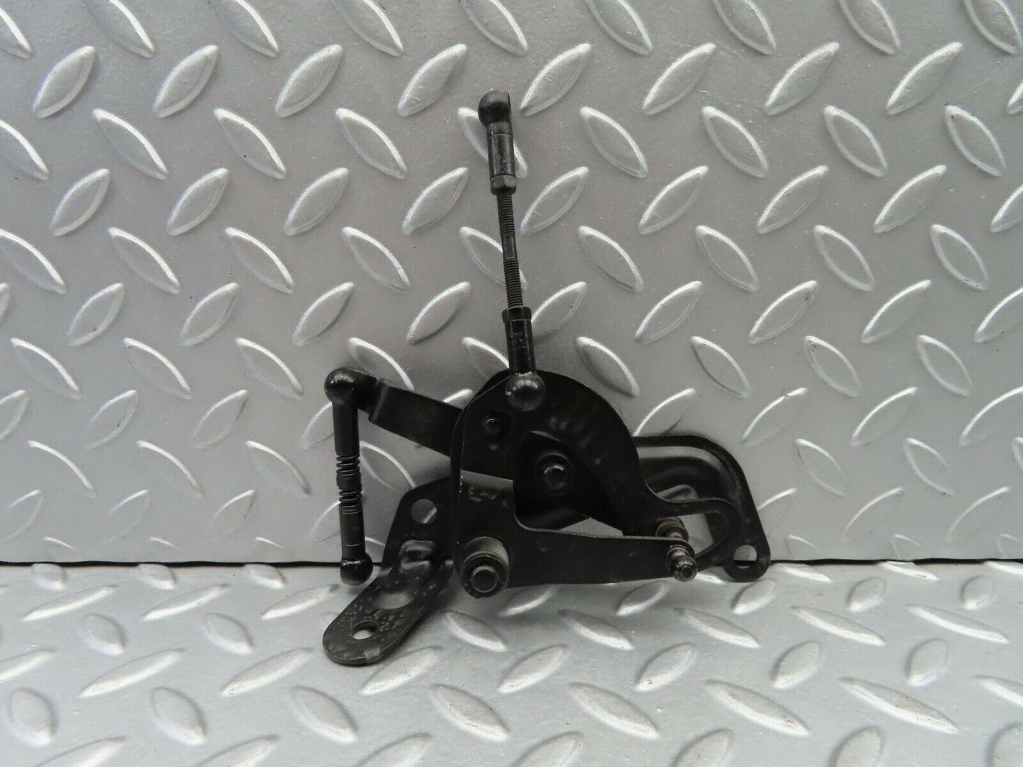7105 Mercedes-Benz C107 350SLC Coupe throttle linkage