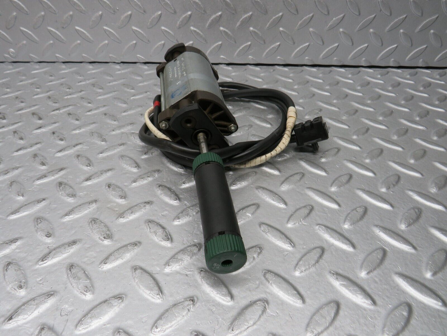36849 Mercedes-Benz R129 300SL-24 Front Left Seat Adjustment Motor Bosch 1298206142 0130008047