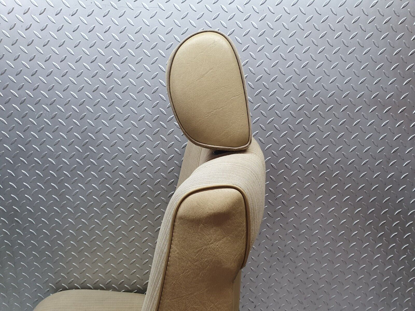 44053 Mercedes-Benz C123 230CE Coupe Front Left Seat Beige 1239104150