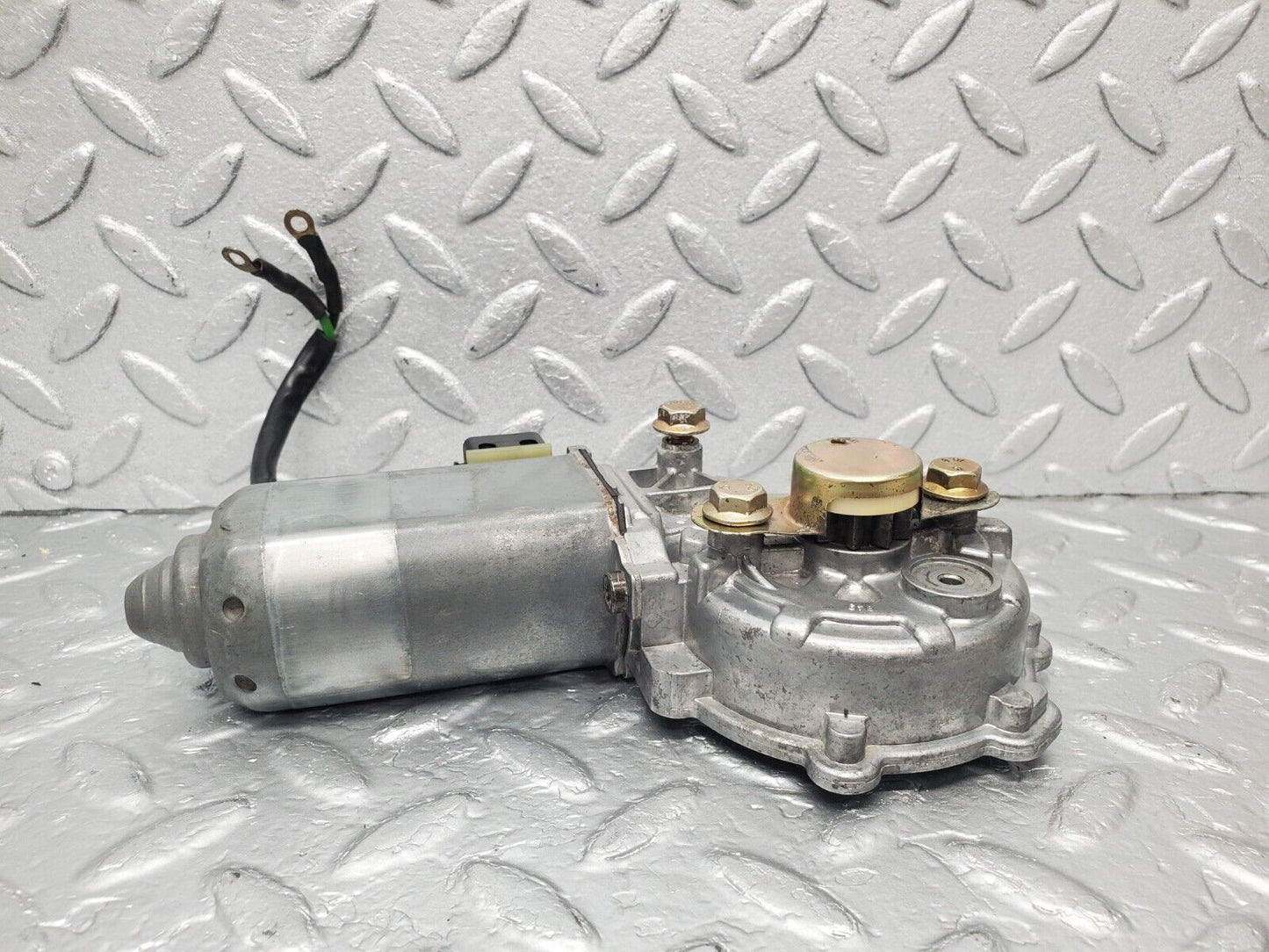46137 Mercedes-Benz W124 Front Left Window Regulator Motor 0130821284