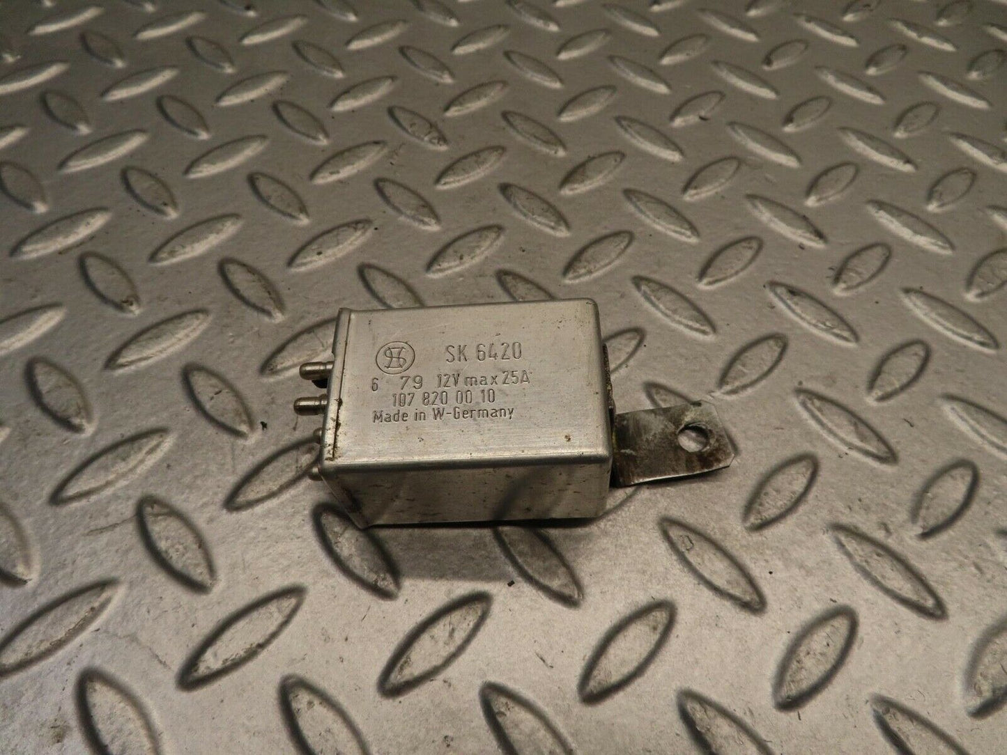 11805 Mercedes-Benz R107 450SL Heated Window Relay 1078200010