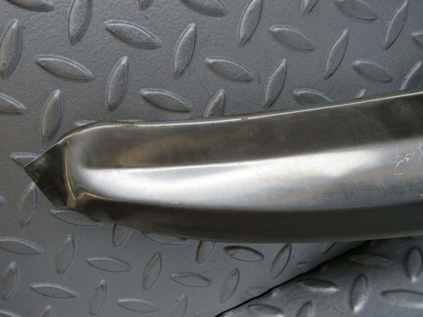 39865 Mercedes-Benz R107 350SL Windscreen Top Chrome Trim